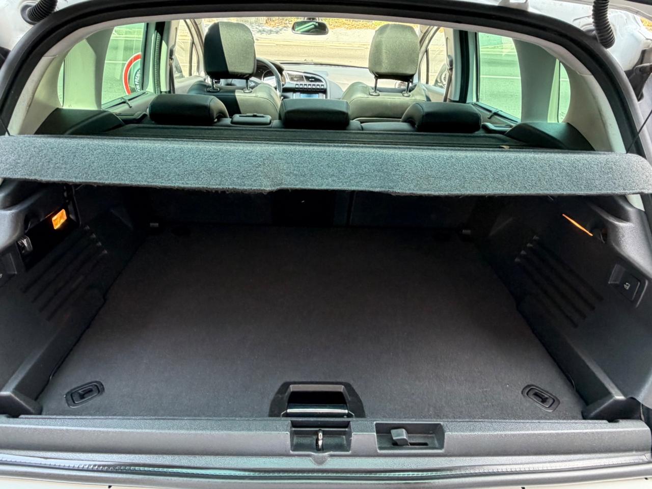 Peugeot 3008 1.6 HDi 115CV Allure