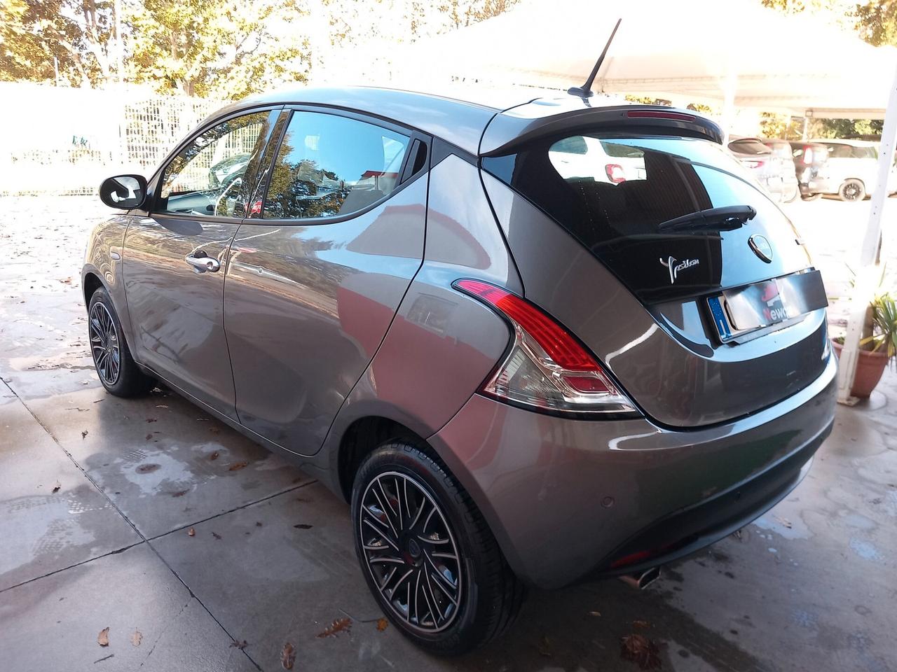 Lancia Ypsilon 1.0 FireFly 5 porte S&S Hybrid Gold km 29000 monitor android sensori GARANZIA TOTALE