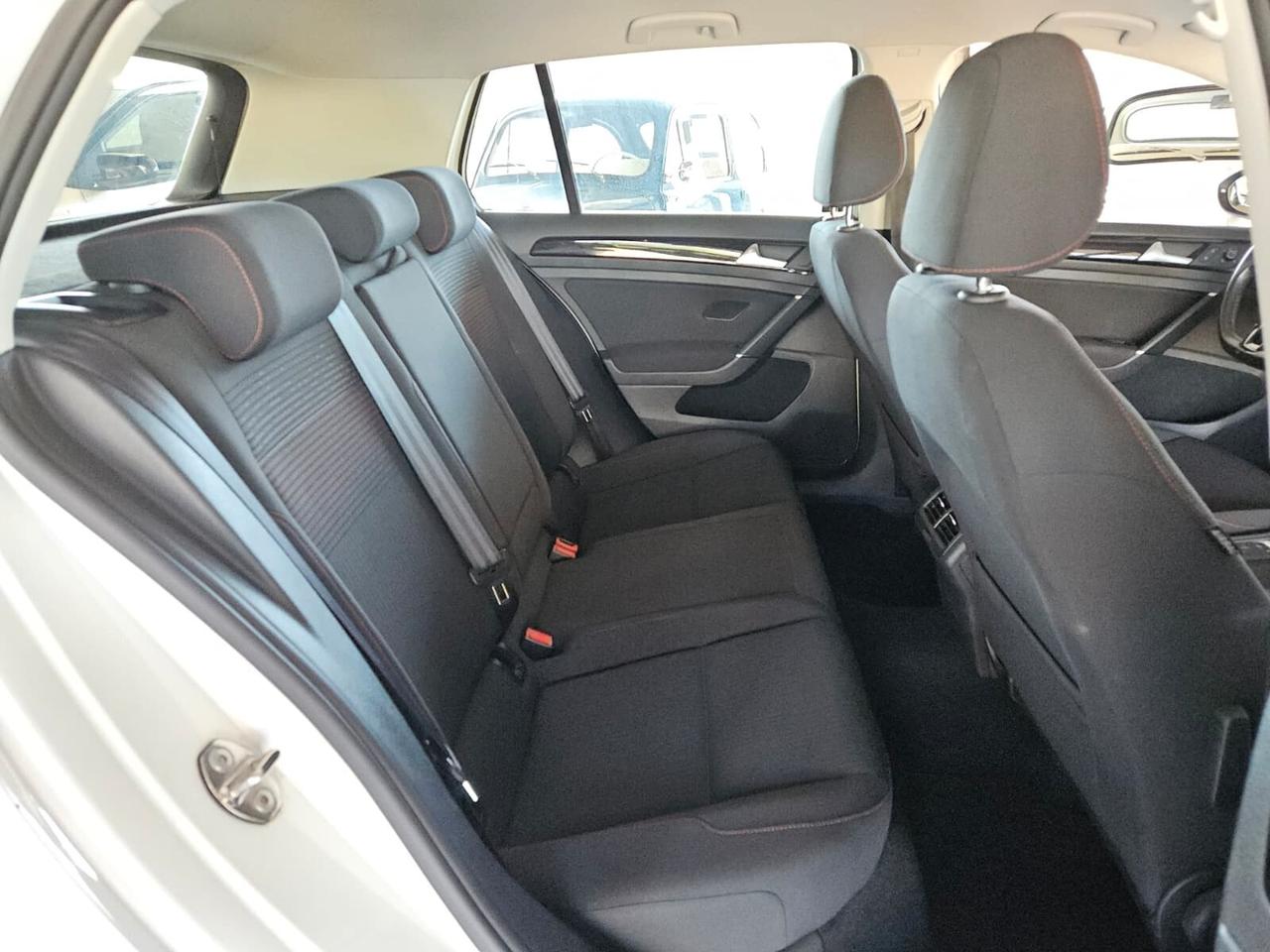 Volkswagen Golf 1.0 TSI 110 CV DSG Sound Edition