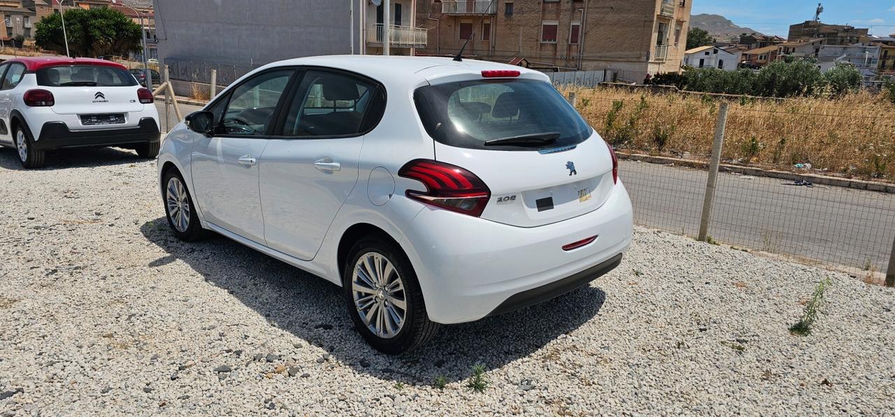 Peugeot 208 PureTech 82 5 porte Allure