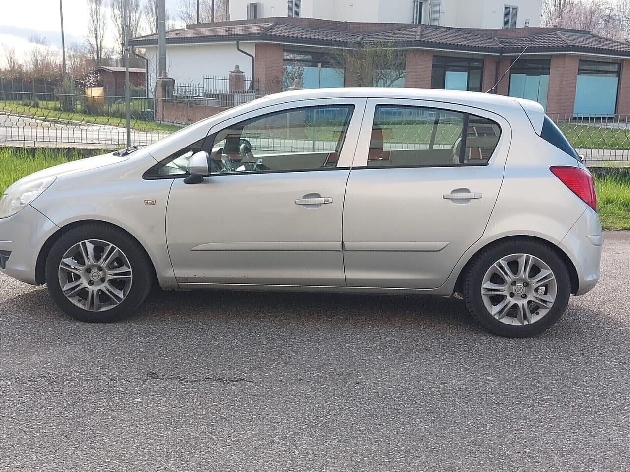 Opel Corsa 1.2 5 porte Easytronic Cosmo