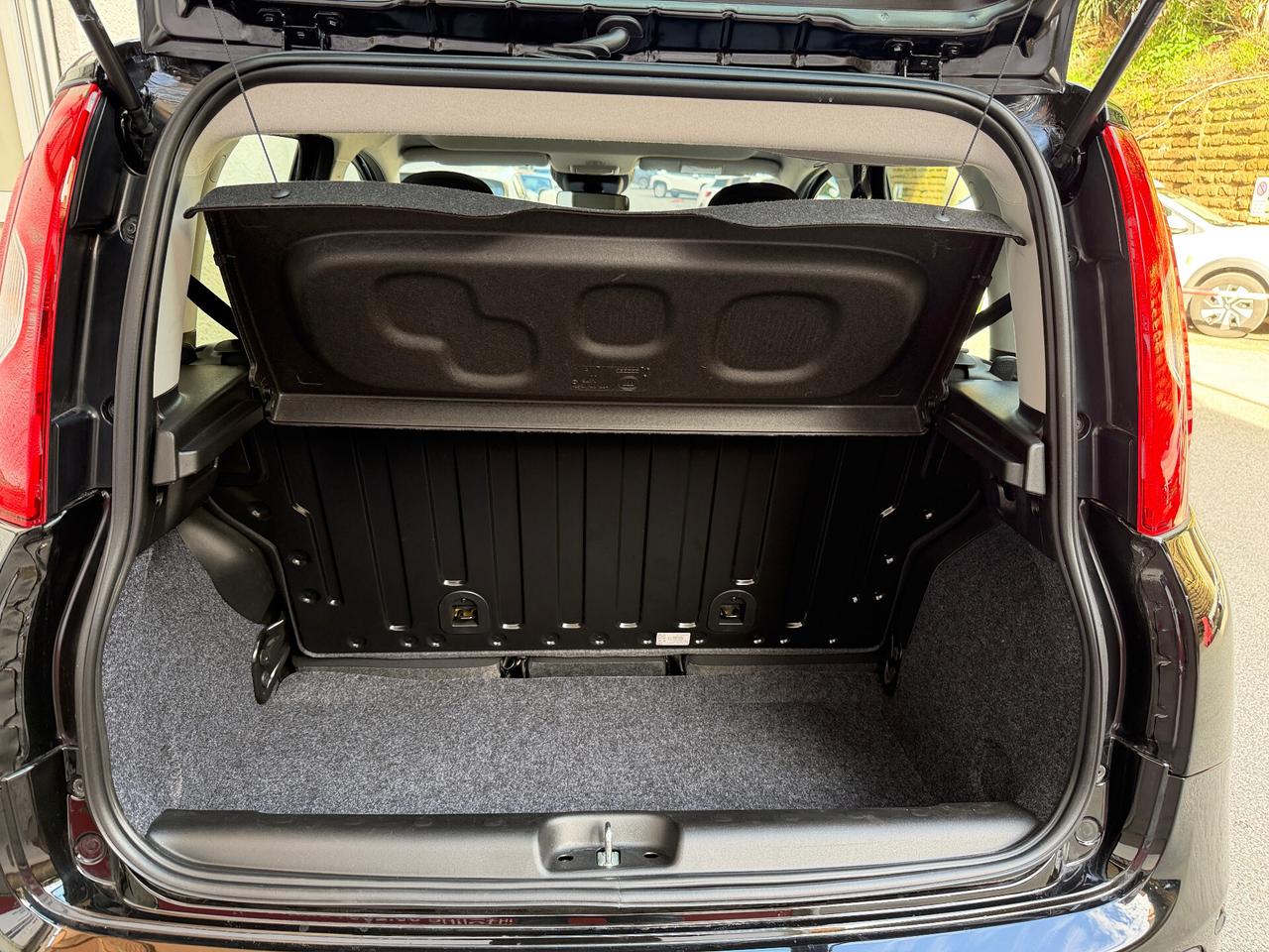 Fiat Panda 1.0 Hybrid – 02/2025 | 11.446 km – PARI AL NUOVO | NEOPATENTATI OK