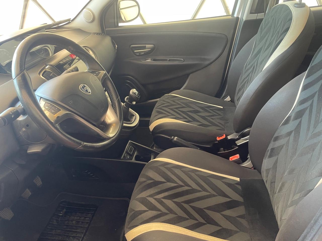 Lancia Ypsilon 1.2 69 CV 5 porte Silver