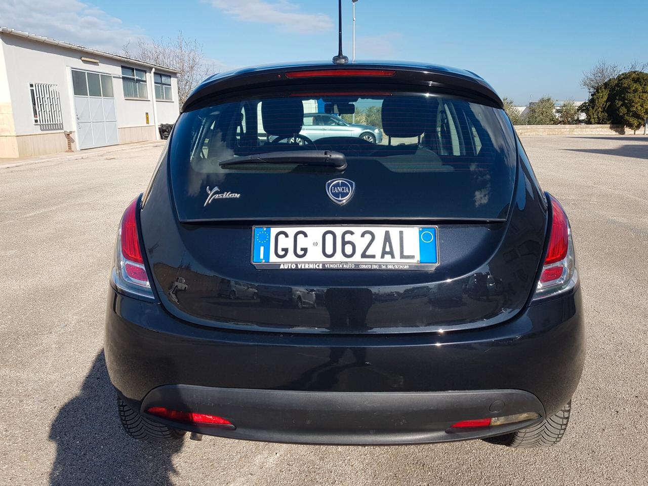 Lancia Ypsilon 1.0 FireFly 5/P Hybrid Ecochic Silver