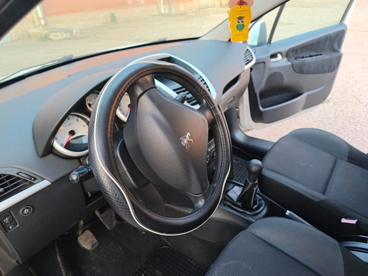 Peugeot 207 2009---1.4 Benzina GPL Neopatentati