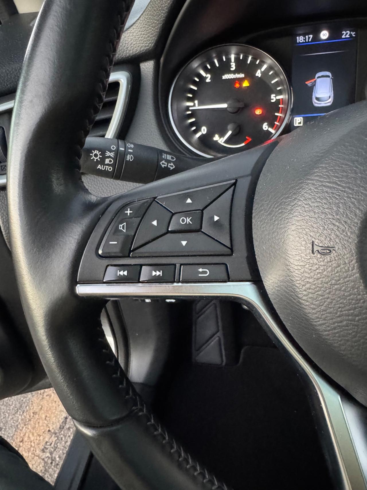 Nissan Qashqai 1.5 dCi CAMBIO AUTOMATICO/POCHI CHILOMETRI