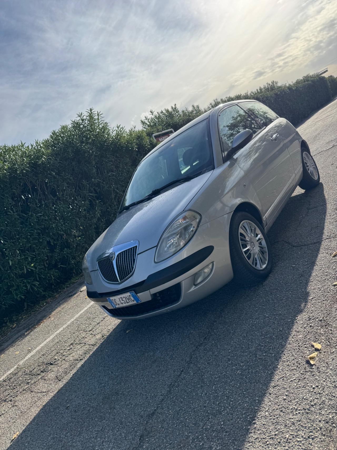 Lancia Ypsilon 1.3 MJT 75 CV Argento