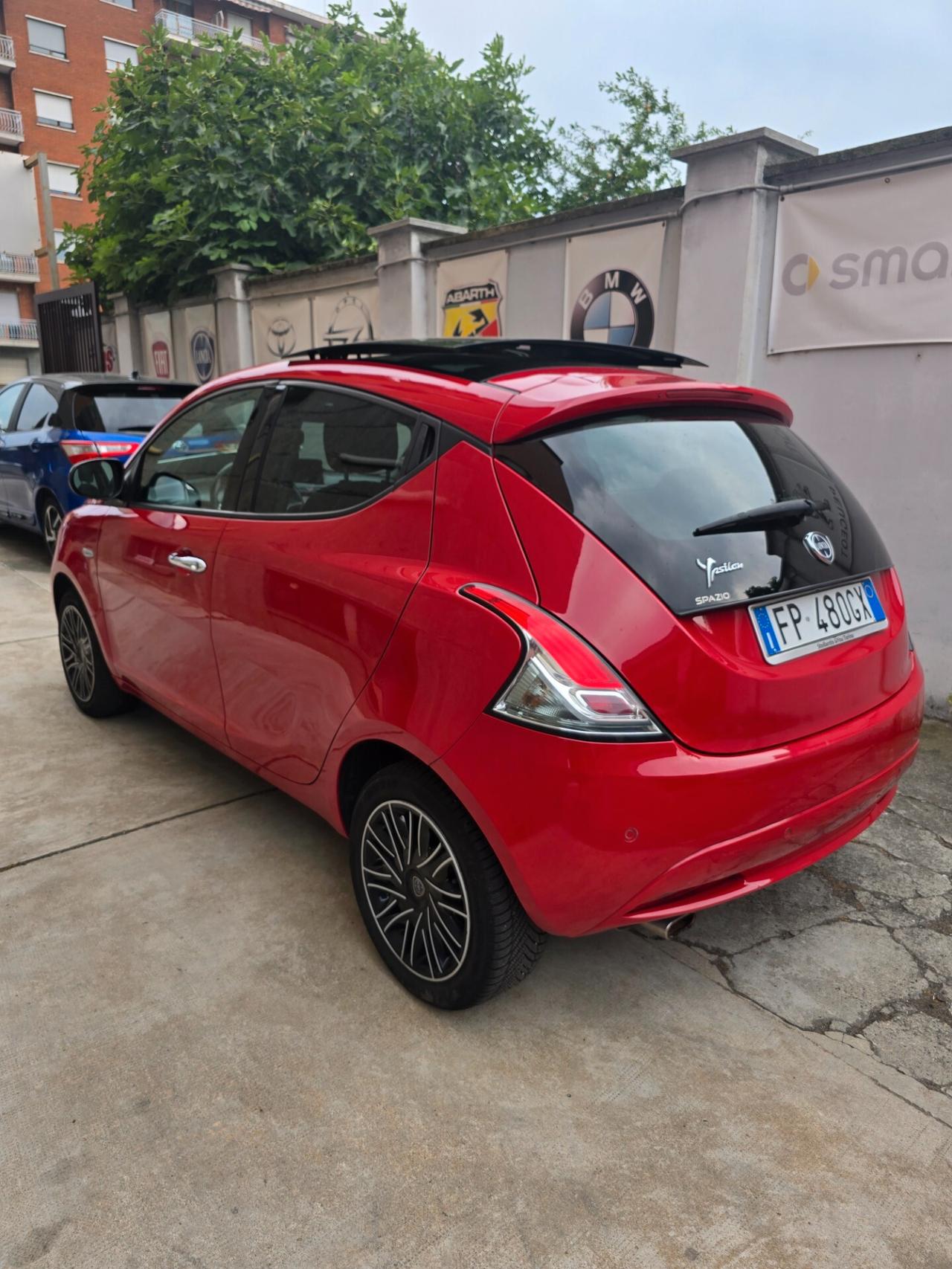 Lancia Ypsilon 1.2 69 CV 5 porte TETTO PANORAMICO APRIBILE