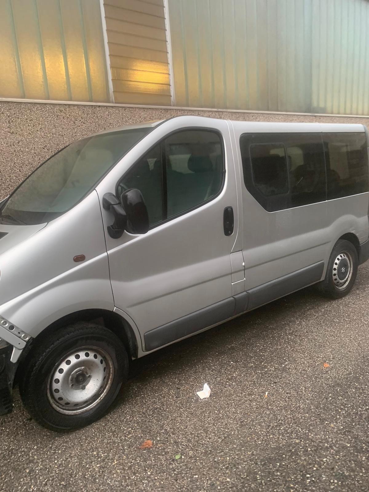 OPEL VIVARO 9 POSTI MOTORE FUSO/ROTTO