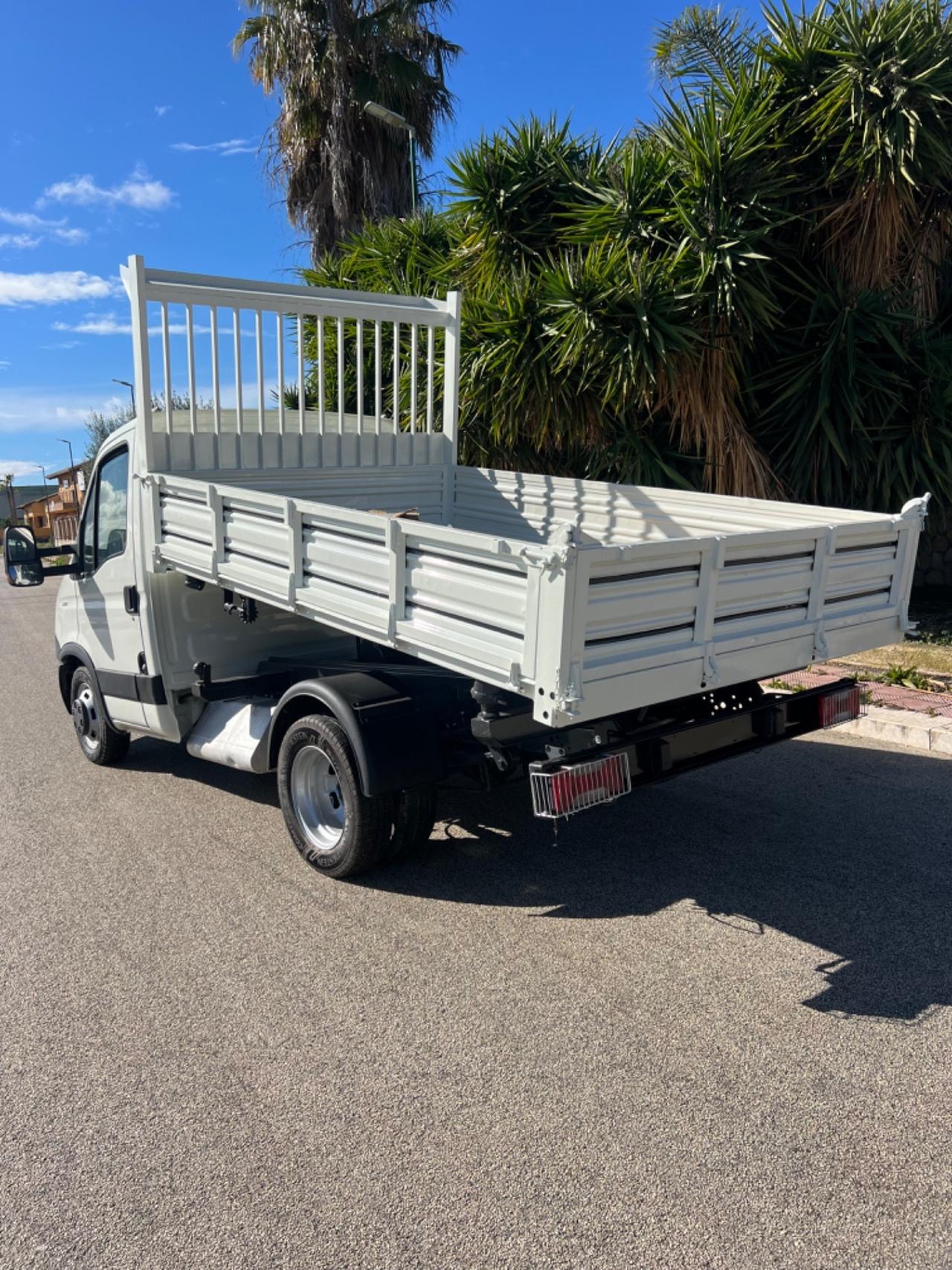 Iveco daily 35c17 ribaltabile trilaterale