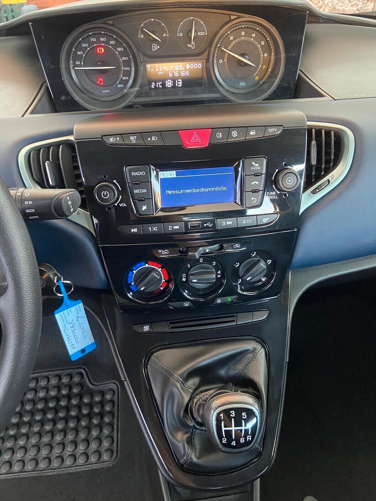 Lancia Ypsilon 1.0 FireFly 5 porte S&S Hybrid Gold