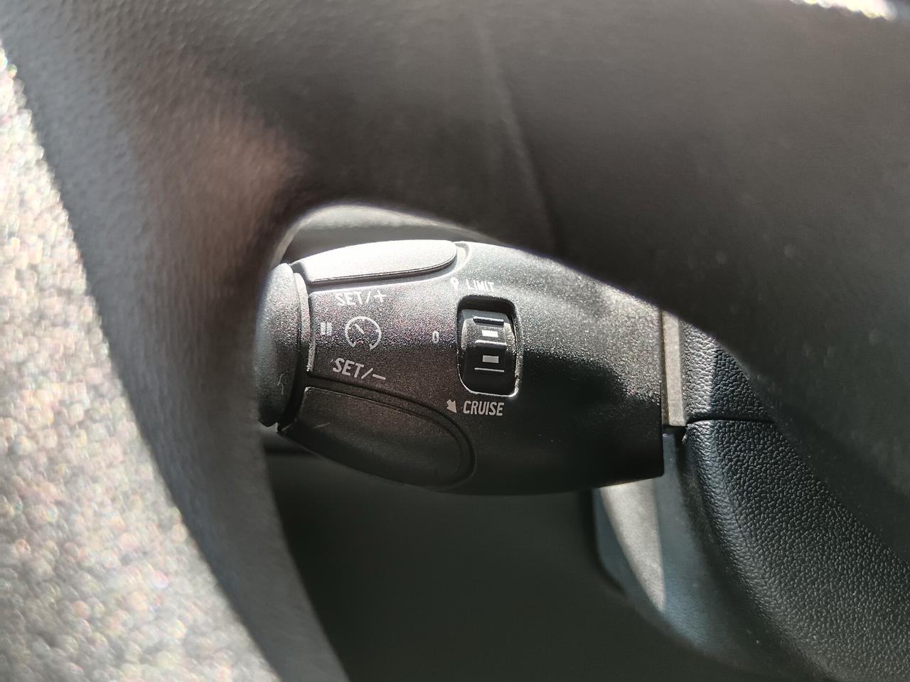 Peugeot 208 1.4 HDi 68CV 5P NEOPATENTATI