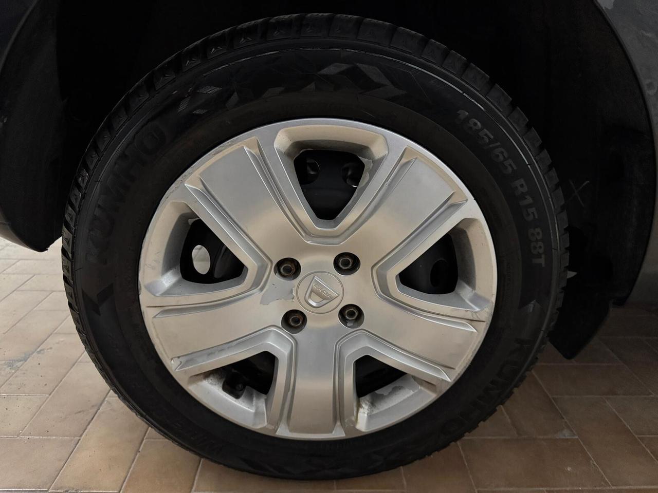 Dacia Sandero 1.0 Laureate NEOPATENTATI – Km Certificati – Garanzia 12 Mesi