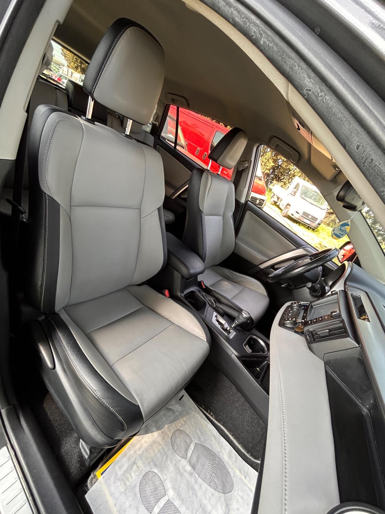 Toyota RAV4 2.5 Hybrid 2WD*NAVI*PELLE*RETROCAMERA*