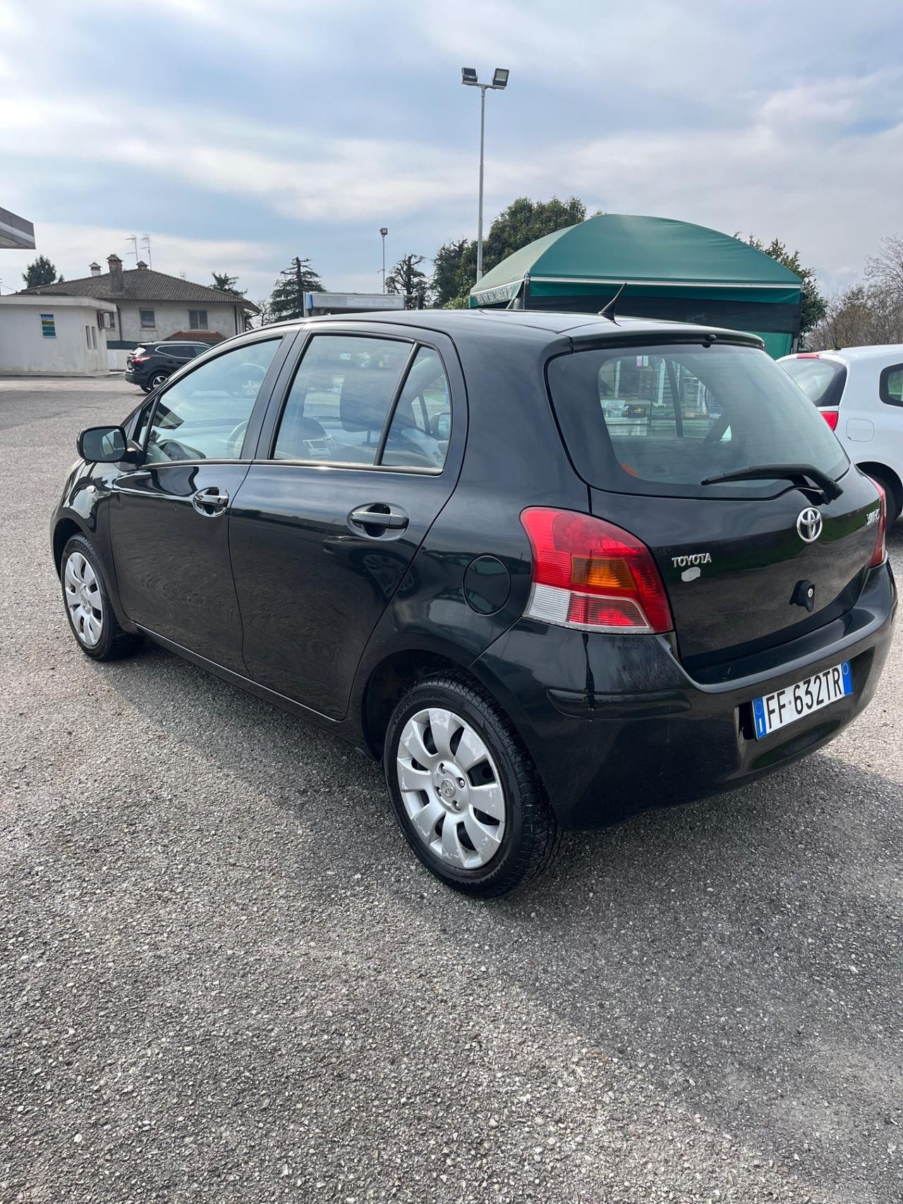 Toyota Yaris 1.0 5 porte