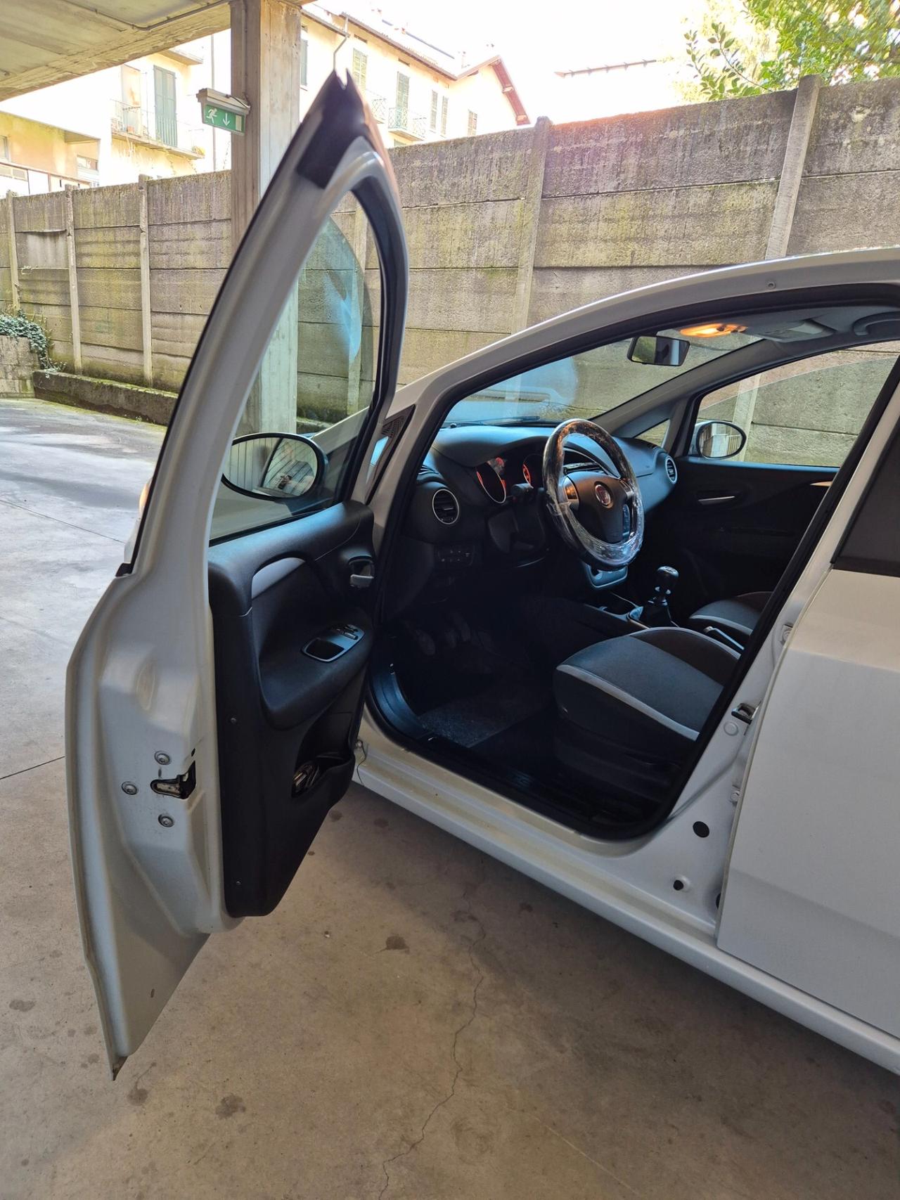Fiat punto benzina neo patentati
