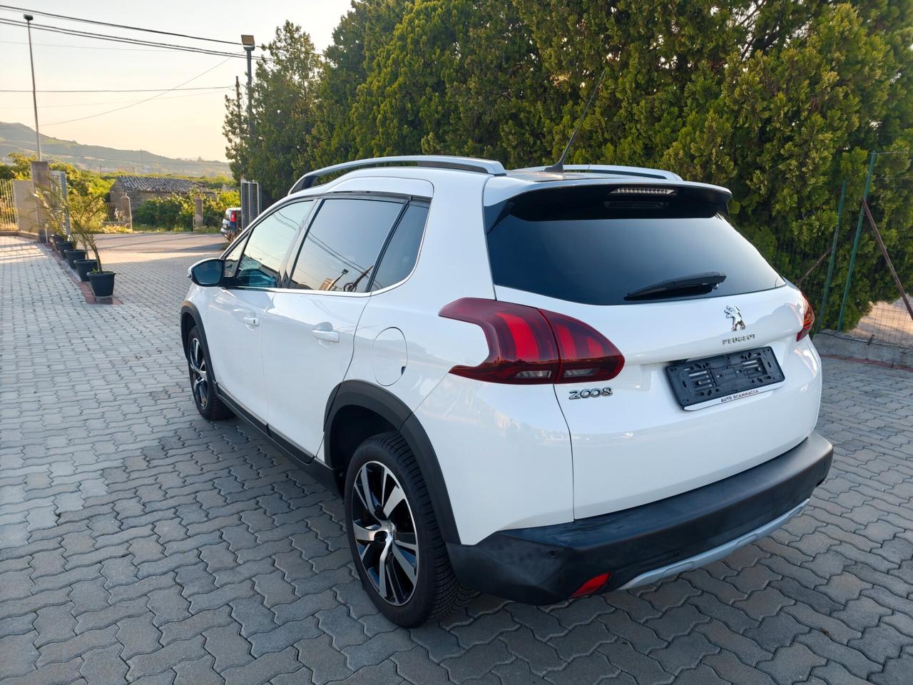 Peugeot 2008 BlueHDi 100 S&S Allure