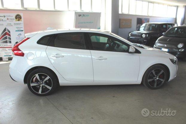 VOLVO V40 D2 Business