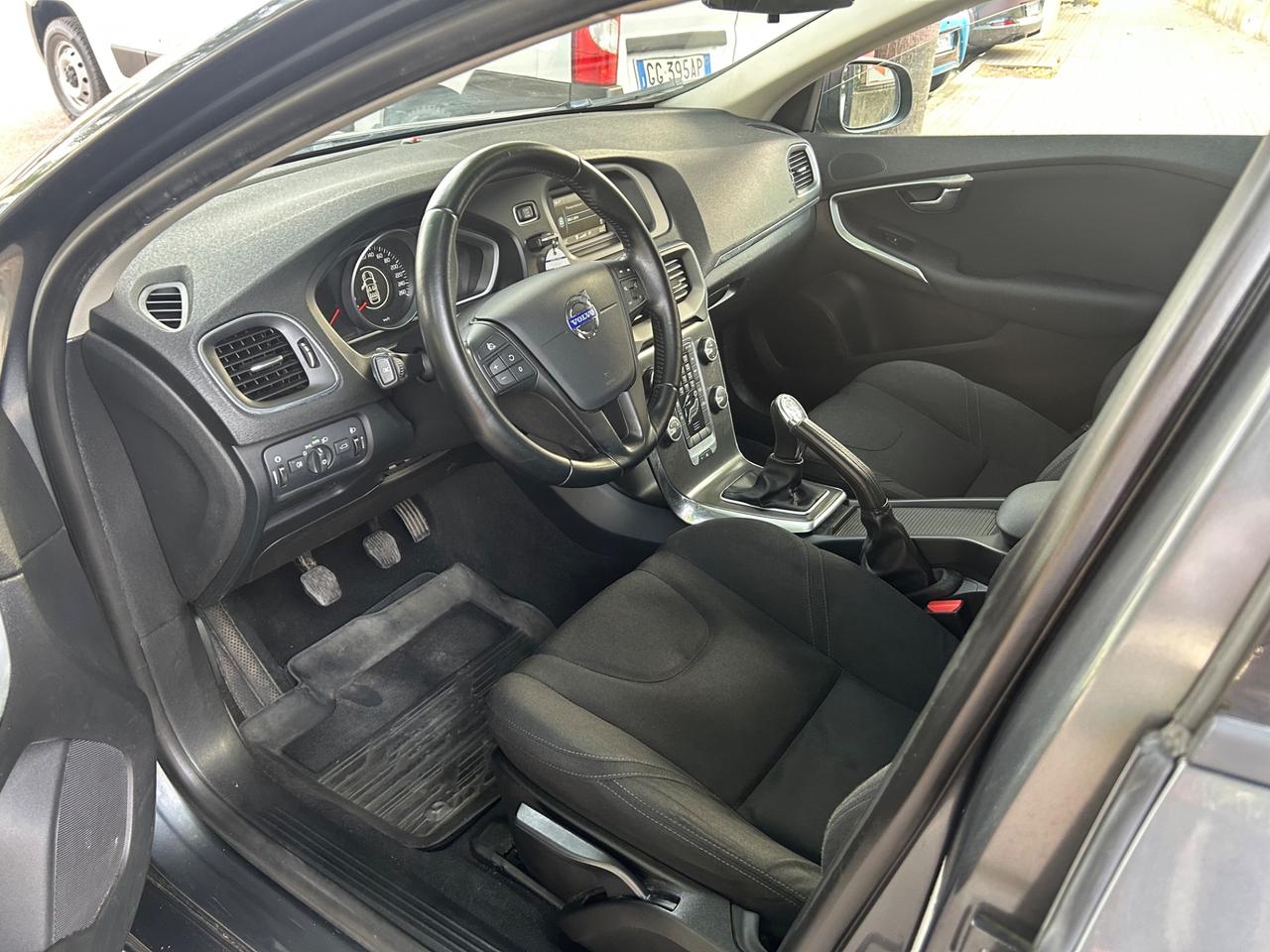 Volvo V40 KM. 61.000! D2