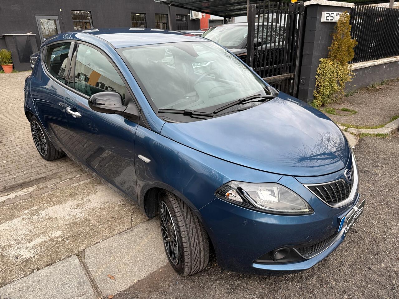 Lancia Ypsilon 1.0 FireFly 5 porte S&S Hybrid Ecochic Gold