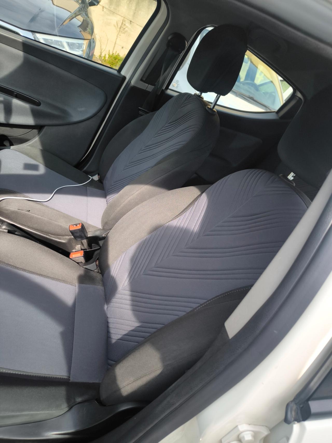 Lancia Ypsilon 1.0 FireFly 5 porte S&S Hybrid Gold