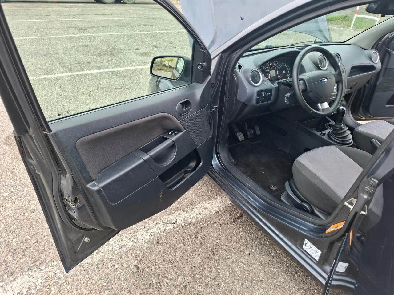 Ford Fiesta 1.2 5 porte SOLAMENTE 85.000 KM