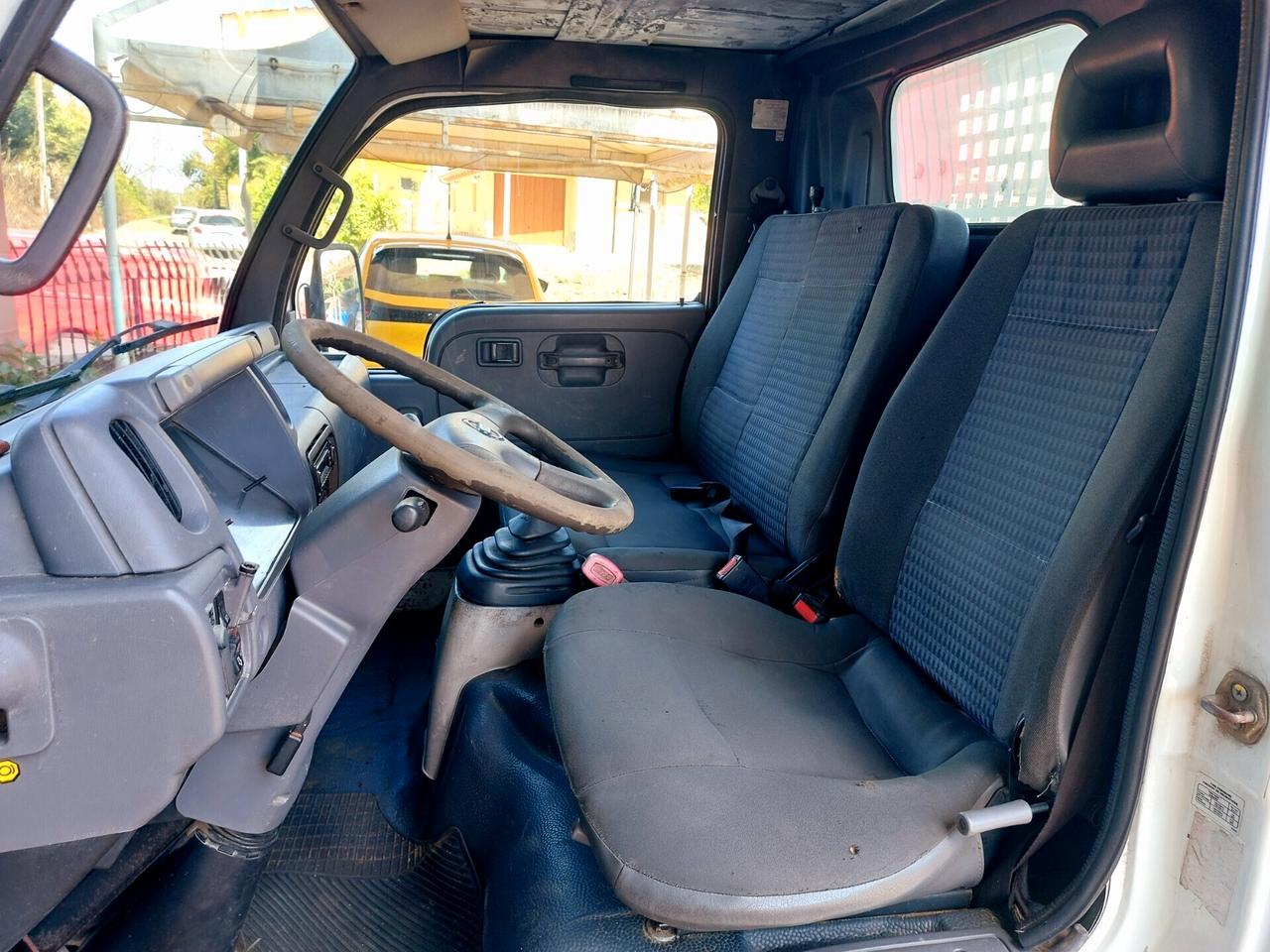 Nissan Cabstar 3.0 Tdi 125 CV ribalt. trilat.-2007