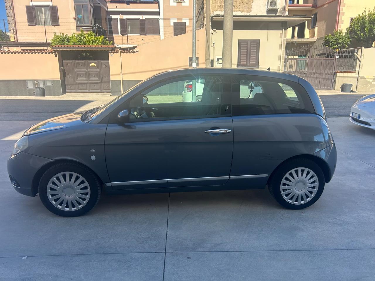 Lancia Ypsilon 1.3 MJT 90 CV DPF Sport MomoDesign