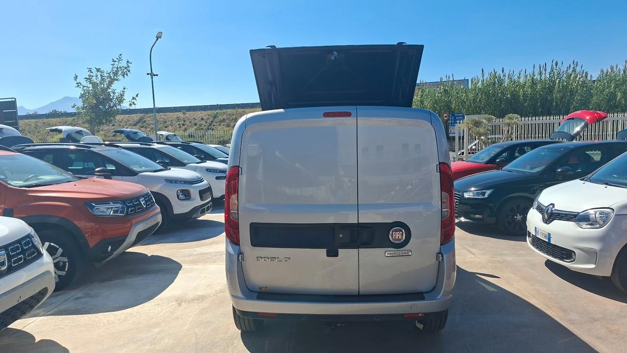 Fiat Doblò Cargo 1.6 MJT con tetto apribile posteriore