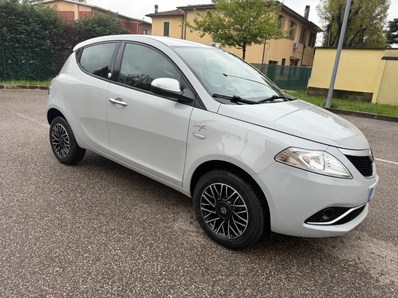 Lancia Ypsilon 0.9 METANO - NEOP. - 12 MESI DI GARANZIA -