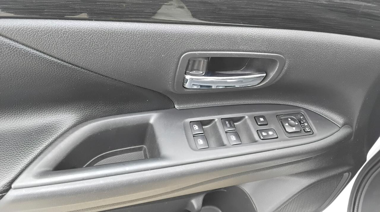 Mitsubishi Outlander 2.2 D INSTYLE PLUS 7 POSTI