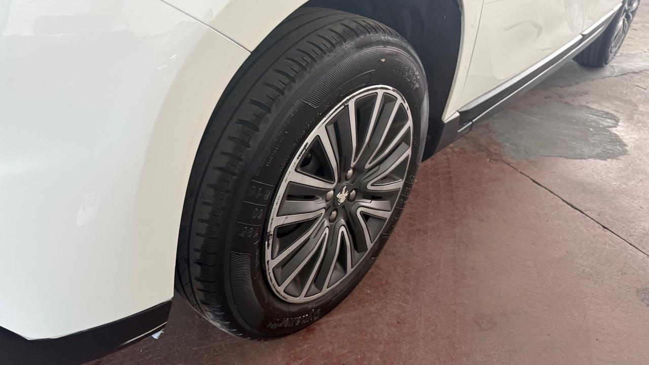 Peugeot 2008 BlueHDi 100 Black Matt