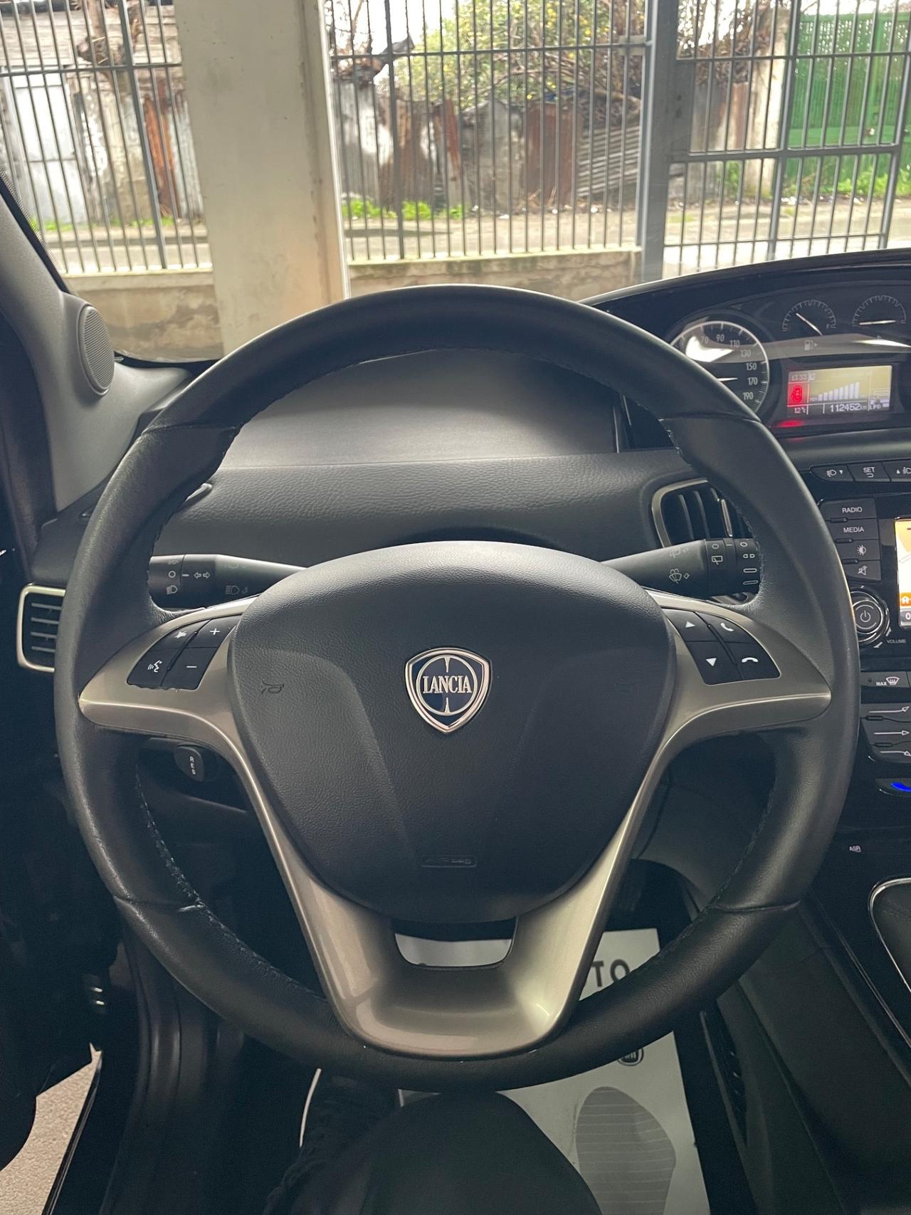 Lancia Ypsilon 1.2 69 CV 5 porte GPL Ecochic Unyca tetto nav sensori pelle