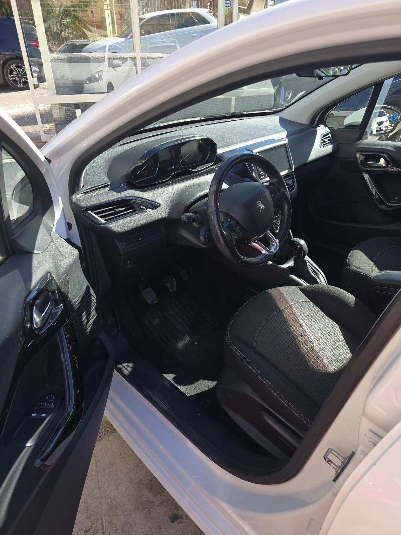 Peugeot 208 PureTech 82 5p. GPL Allure