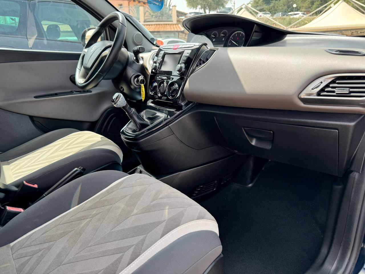 Lancia Ypsilon 1.3 MJT 16V 95 CV 5 porte S&S Silver