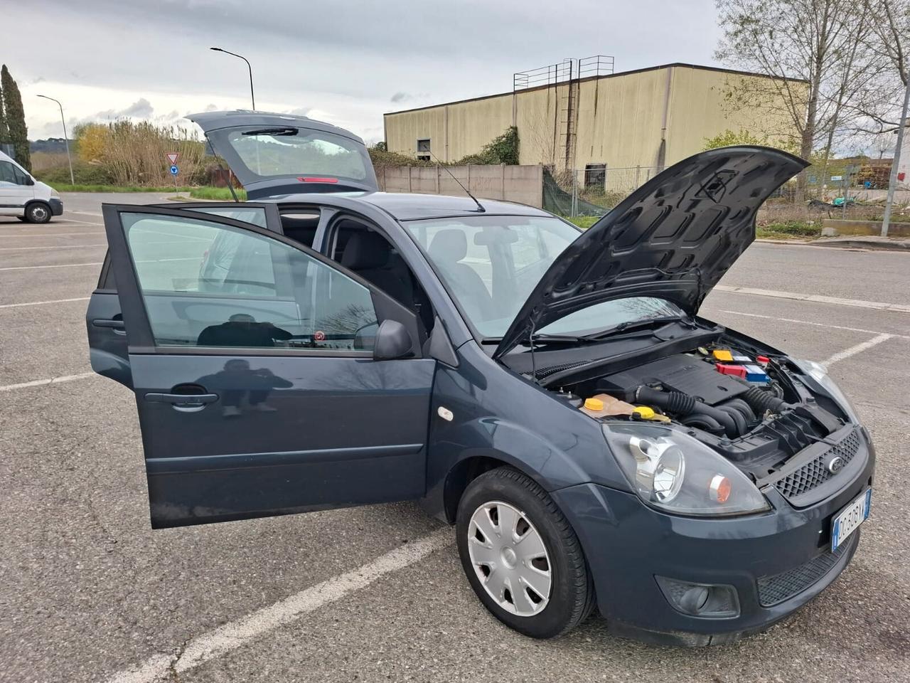 Ford Fiesta 1.2 5 porte SOLAMENTE 85.000 KM