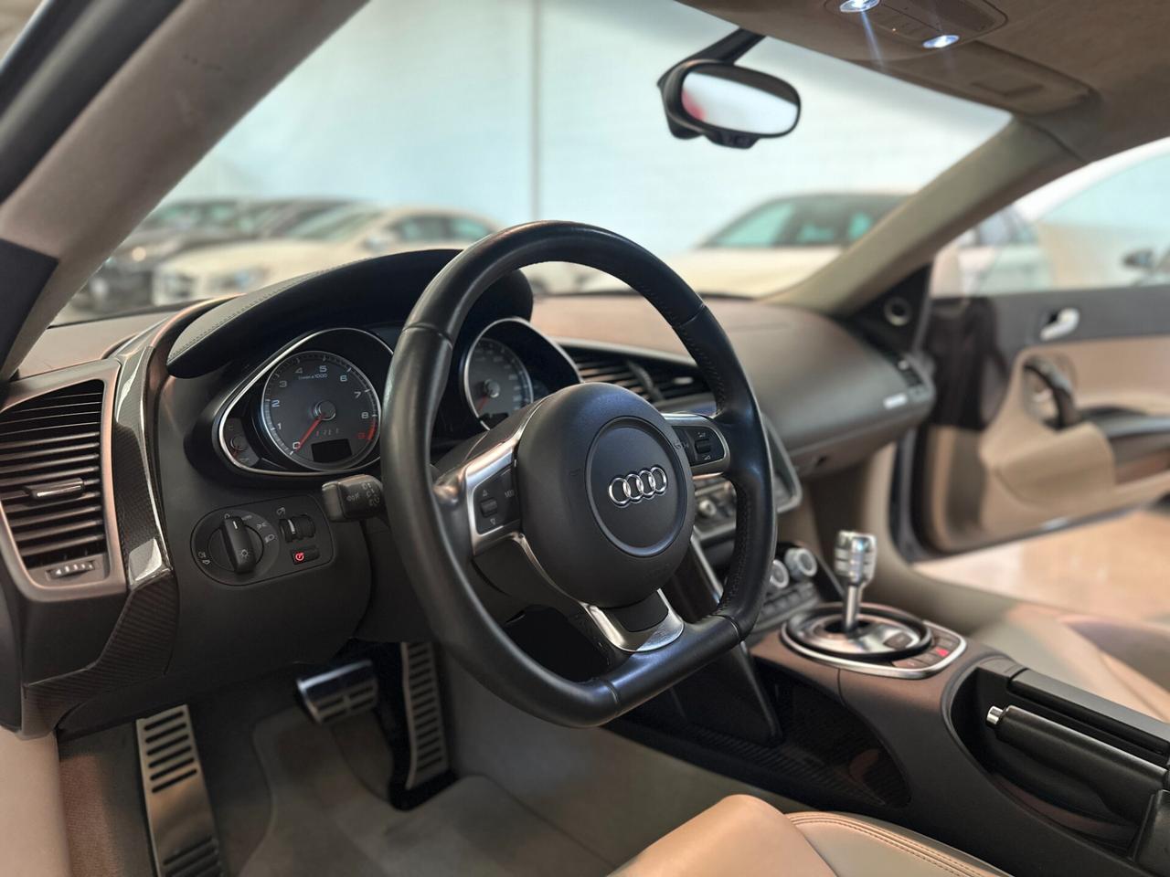 Audi R8 4.2 V8 FSI quattro R tronic