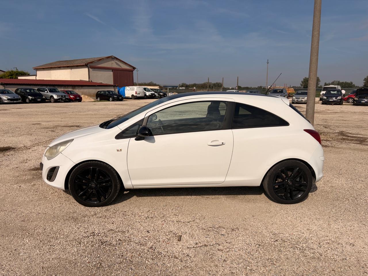 Opel Corsa 1.2 3 porte b-color