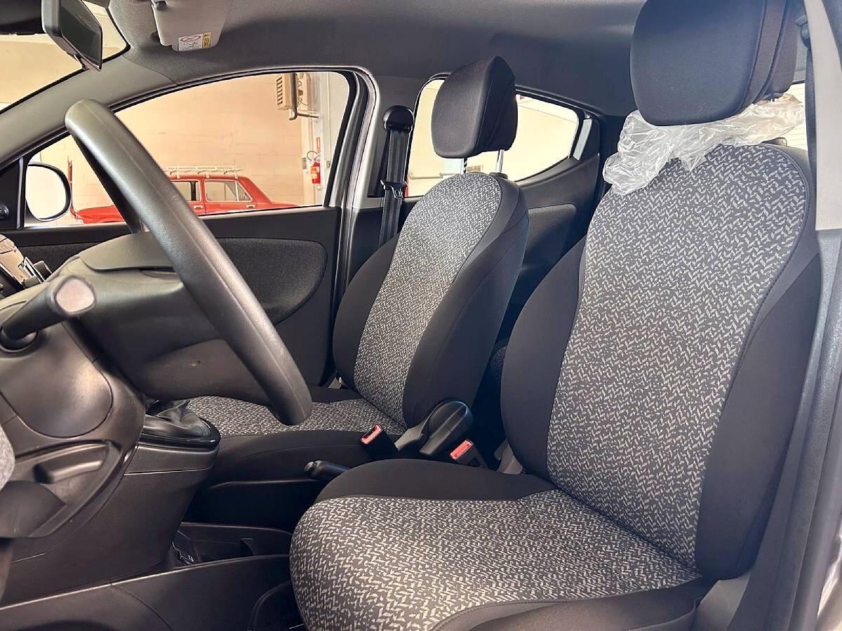 Lancia Ypsilon 1.0 FireFly 5 porte S&S Hybrid Silver