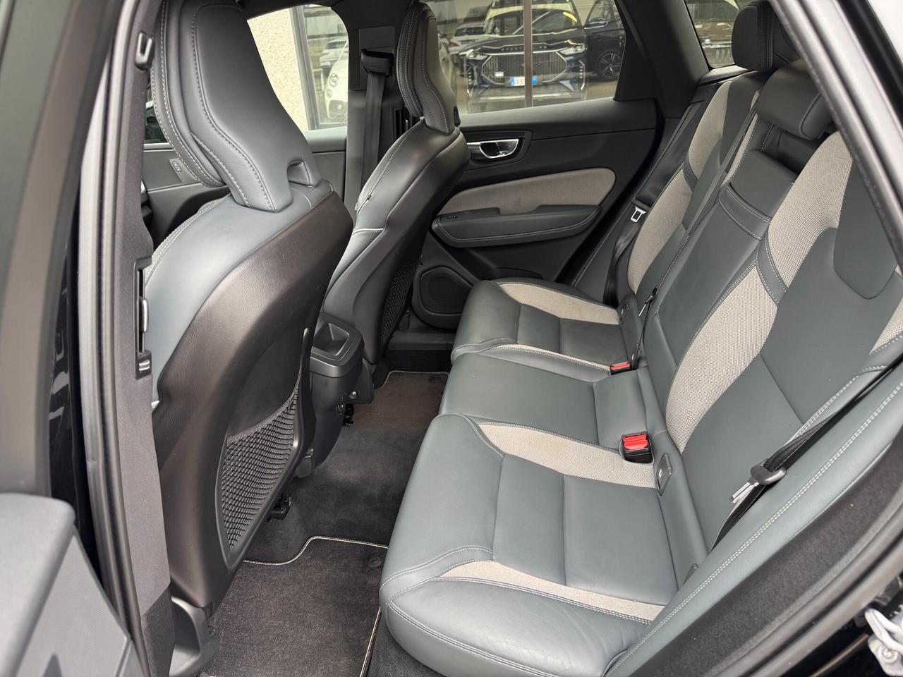 Volvo XC 60 B4 (d) AWD Geartronic R-design UNICO PROP. FULL OPTIONAL