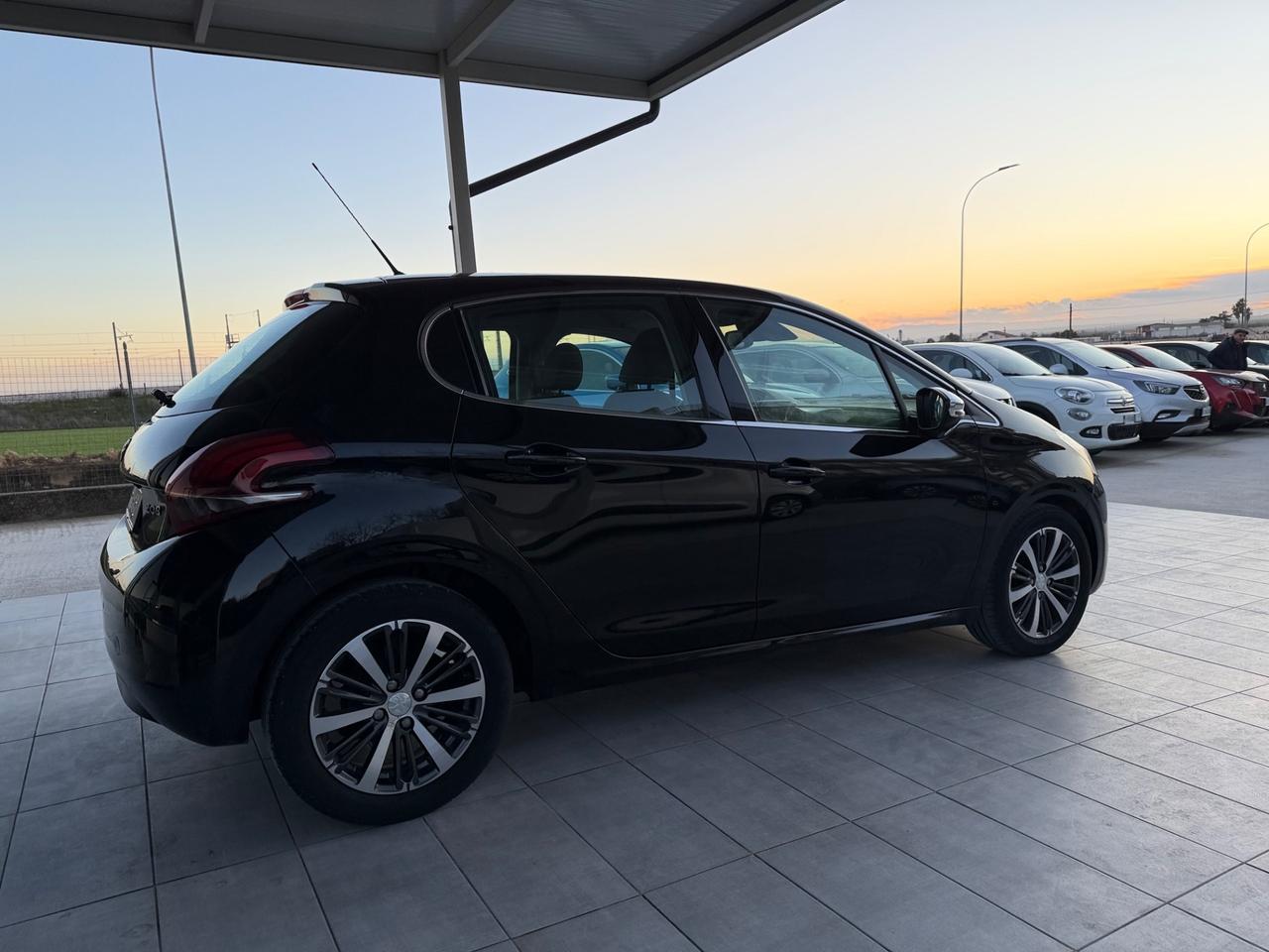 Peugeot 208 PureTech 82 5p. GPL Allure