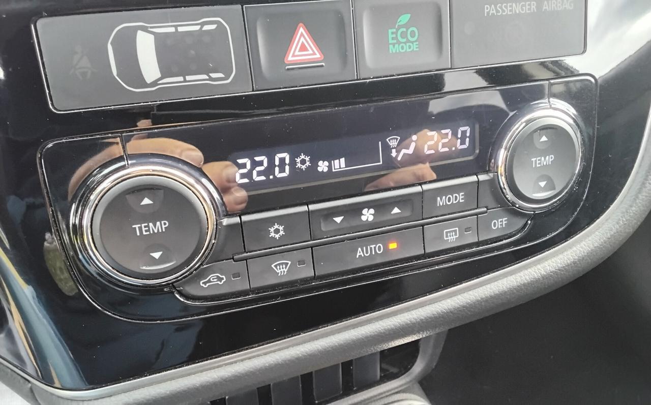 Mitsubishi Outlander 2.2 DI-D 4WD Instyle Plus SDA 7 posti