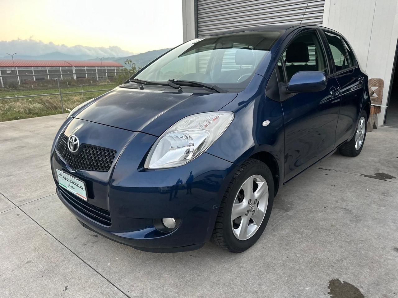 Toyota Yaris 1.0 5 porte Sol