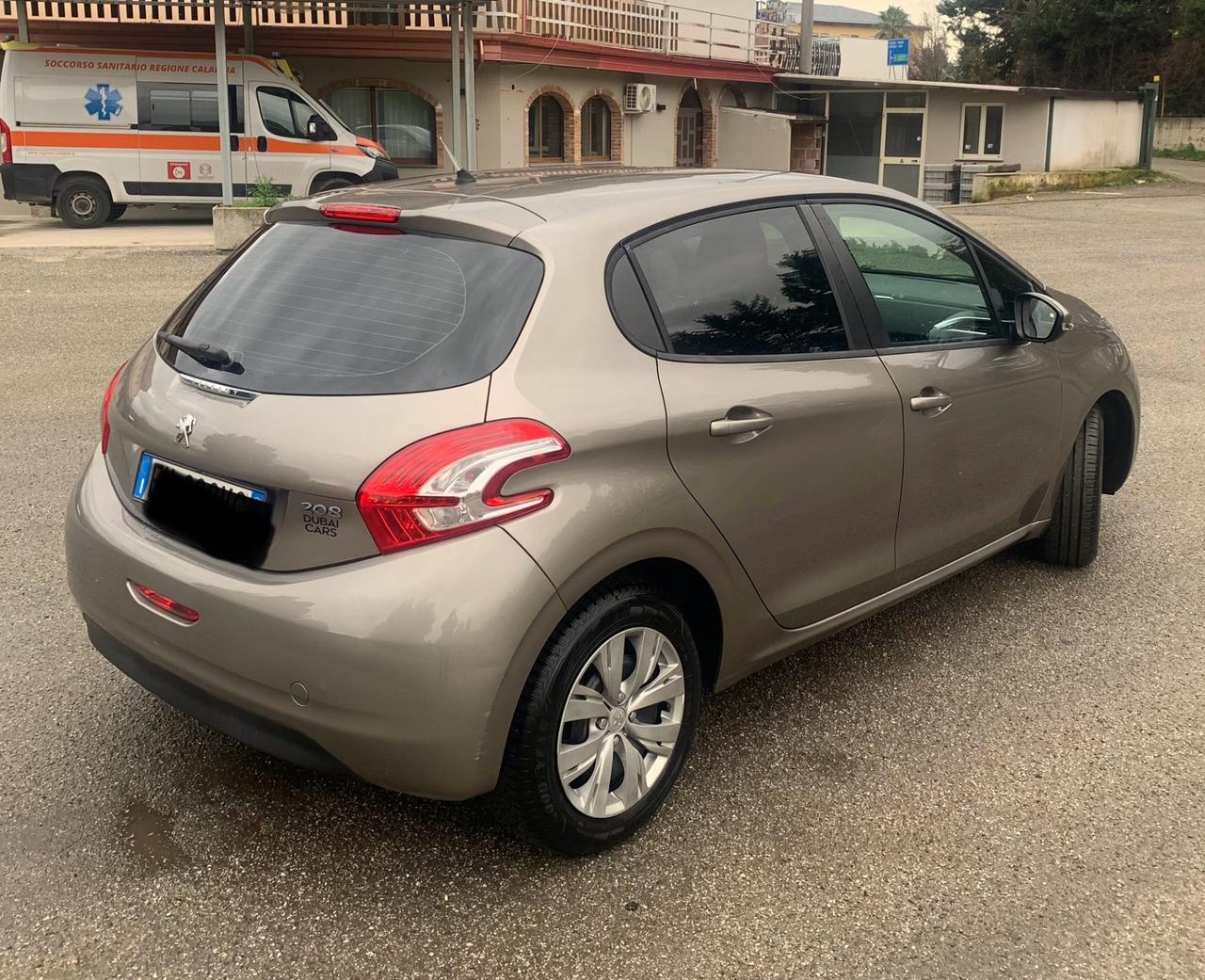 Peugeot 208 1.4 HDi 68 CV 5p Allure 130000KM