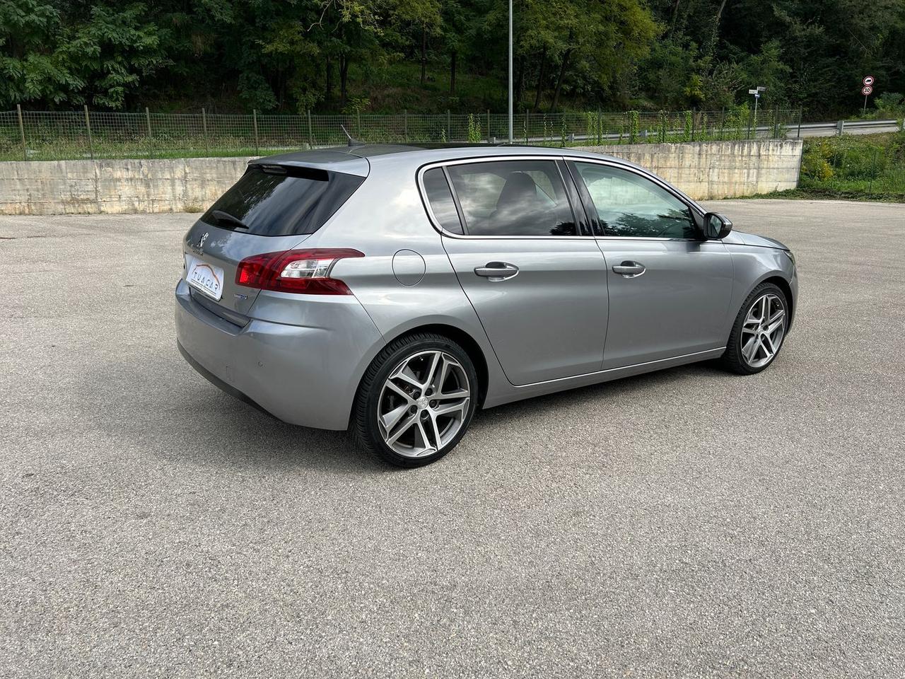 Peugeot 308 Allure 1.6 Blue HDI 120