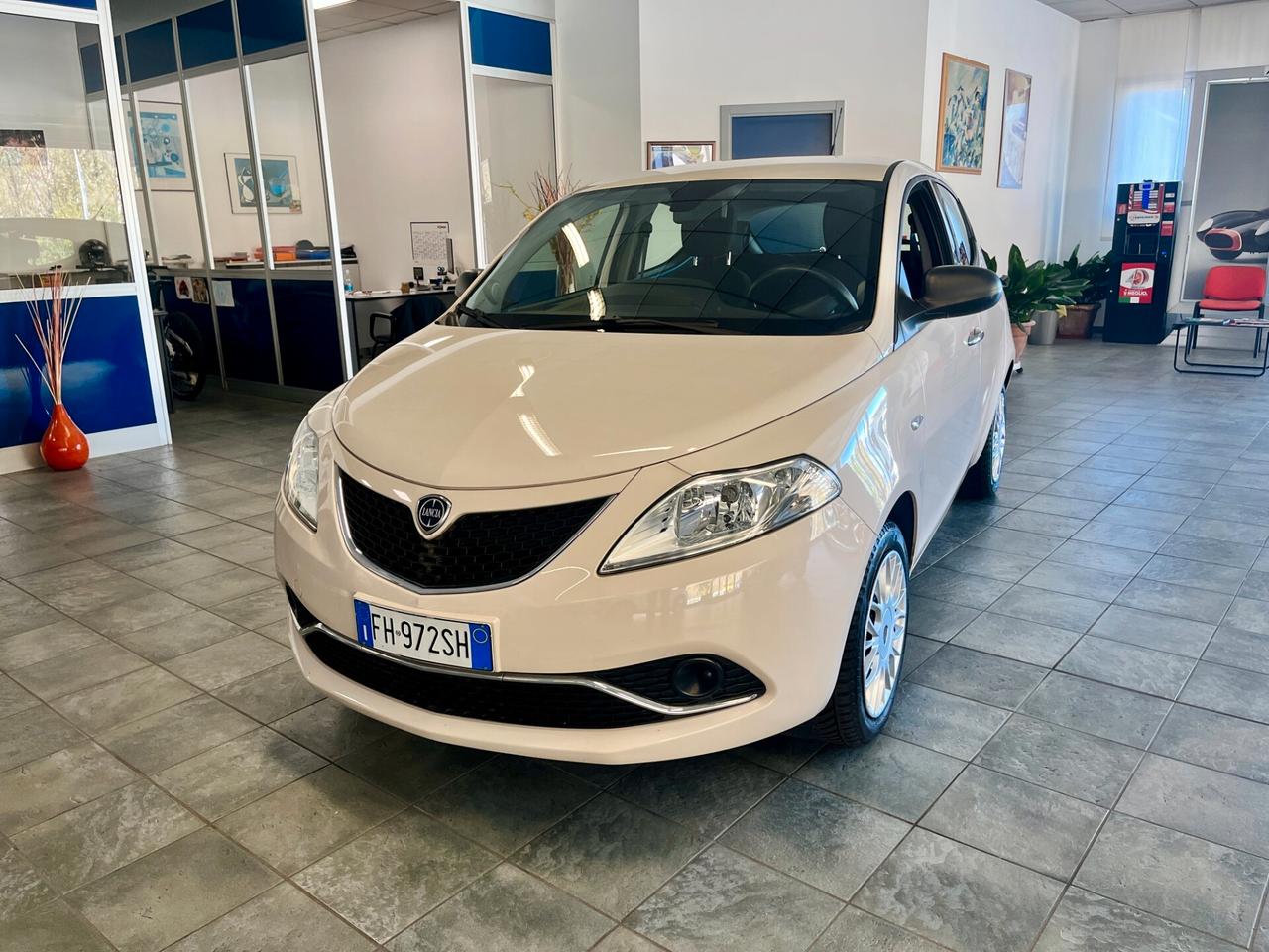 Lancia Ypsilon 1.2 69 CV 5 porte Gold