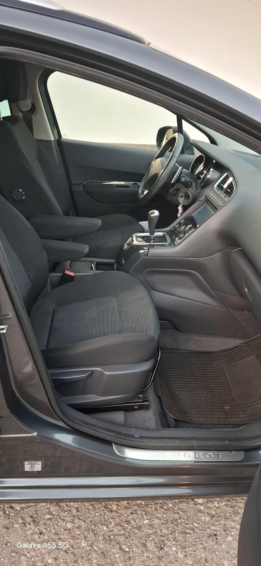 Peugeot 5008 1.6 HDi 112CV cambio robotizzato Tecno