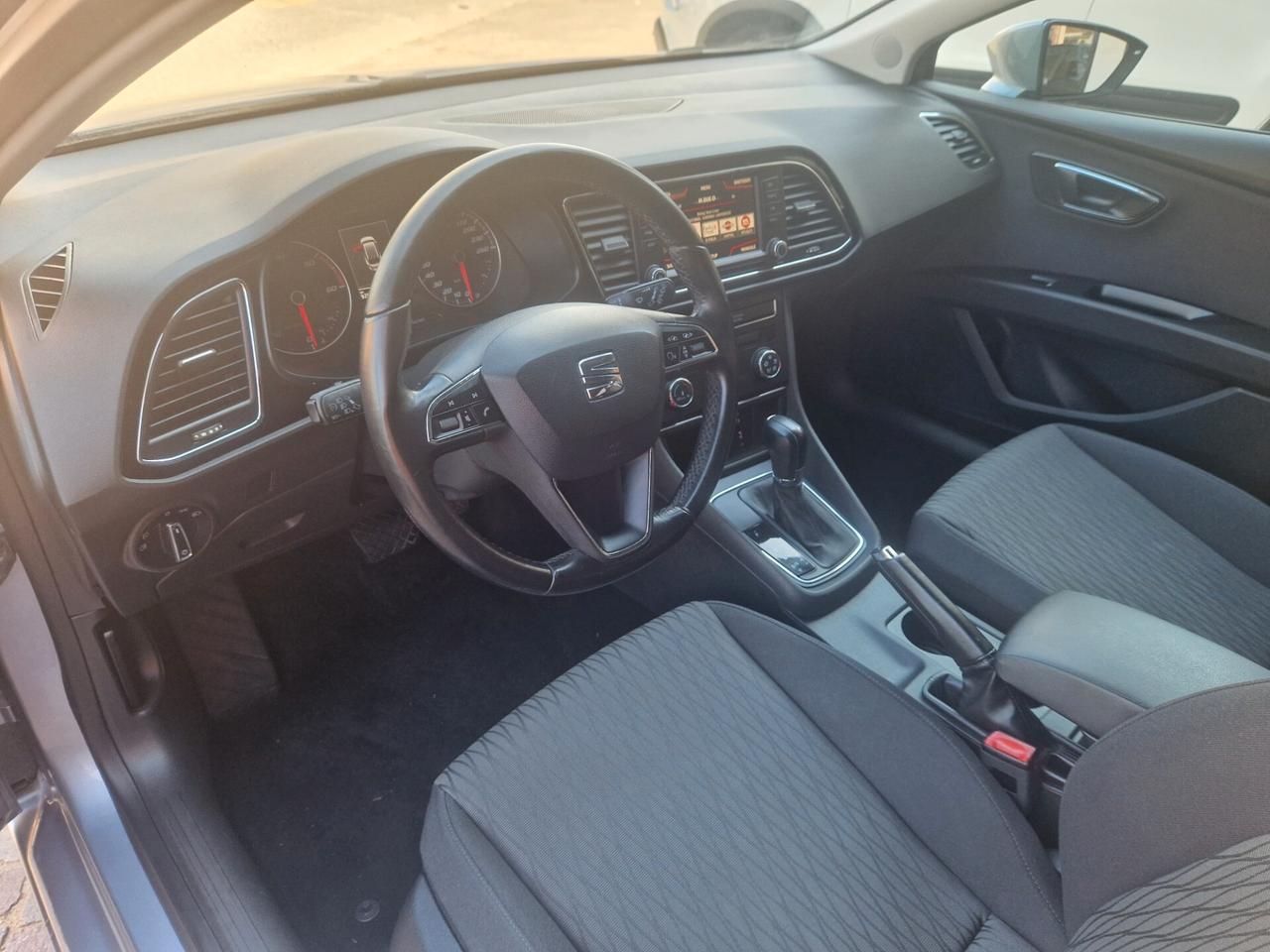 SEAT Leon ST 1.6tdi 110cv DSG Style Business / NAVI / FARI LED