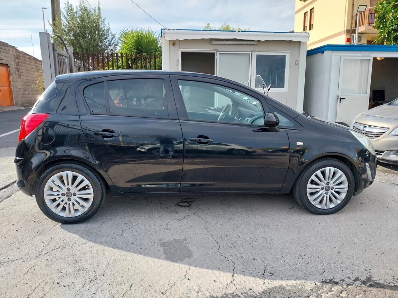 OPEL CORSA 1.2 BENZINA 2012 SOLO 100.000 KM