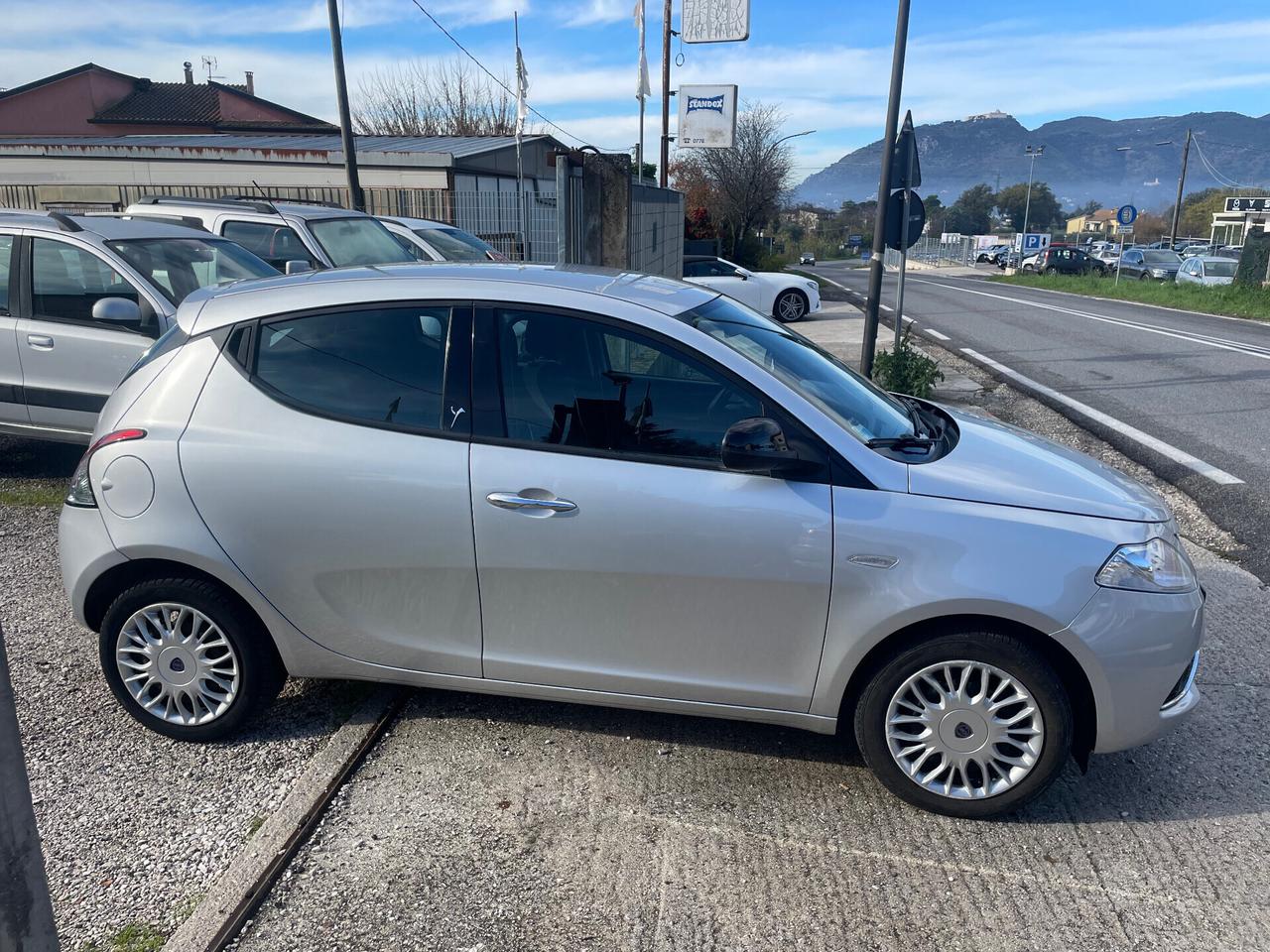 Lancia Ypsilon 1.2 69 CV 5 porte Gold